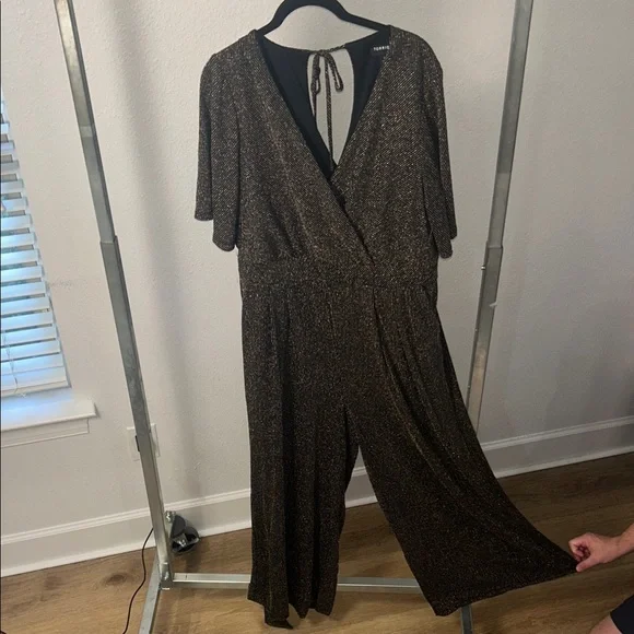 Women's 14/16 Torrid Black and Gold Shimmer Surplice Jumpsuit (Torrid 1), EUC - Picture 4 of 7